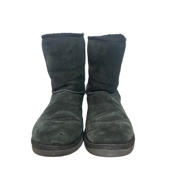 Ugg Classic Cozy Short Boot, 5825, Black, Size 9 - Picture 1 of 9